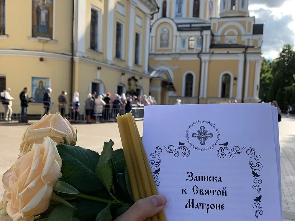 Записки Матроне в ящике у мощей